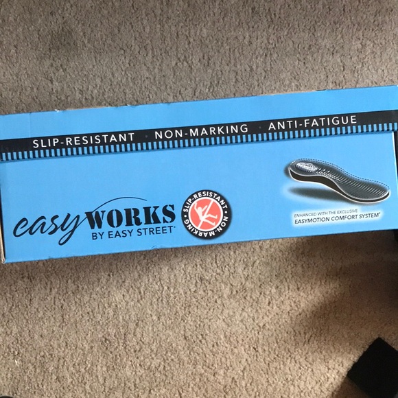 Clogs - Picture 5 of 8